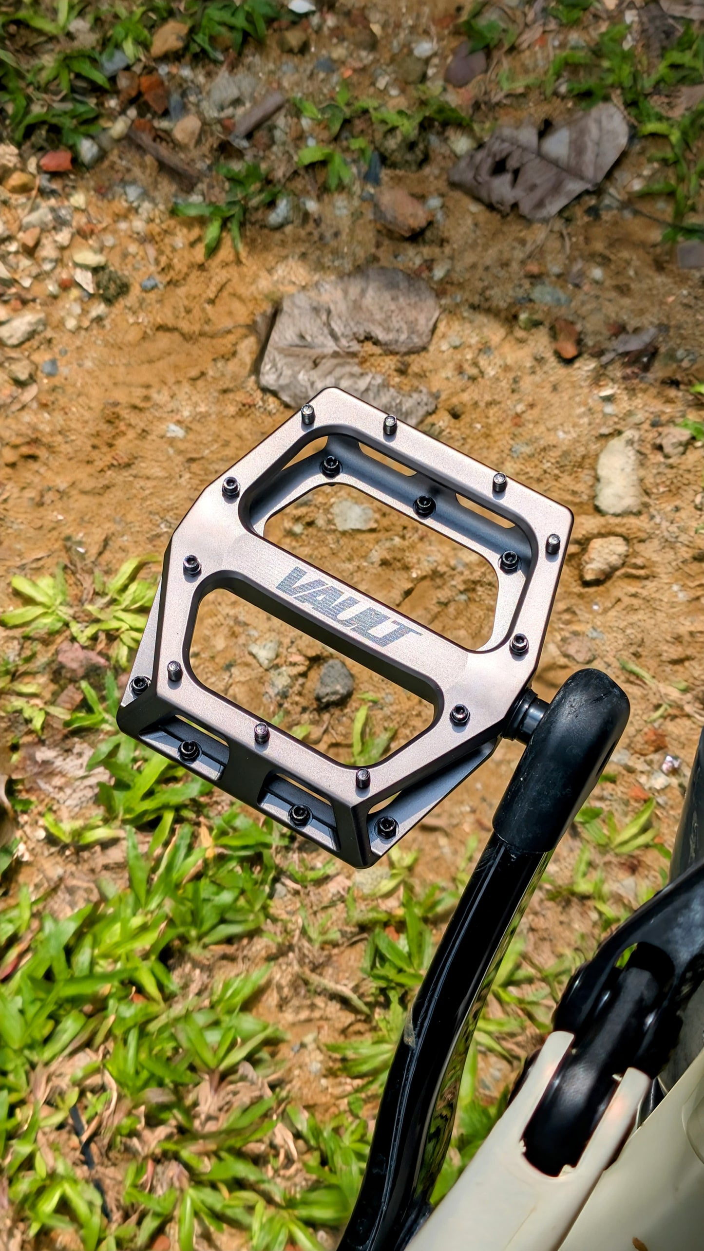 DMR Vault Graphite Gray